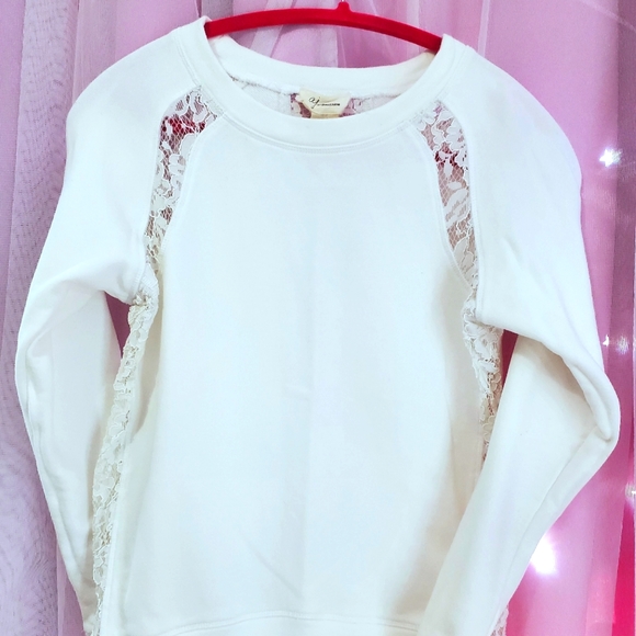 Sweater - Picture 1 of 4